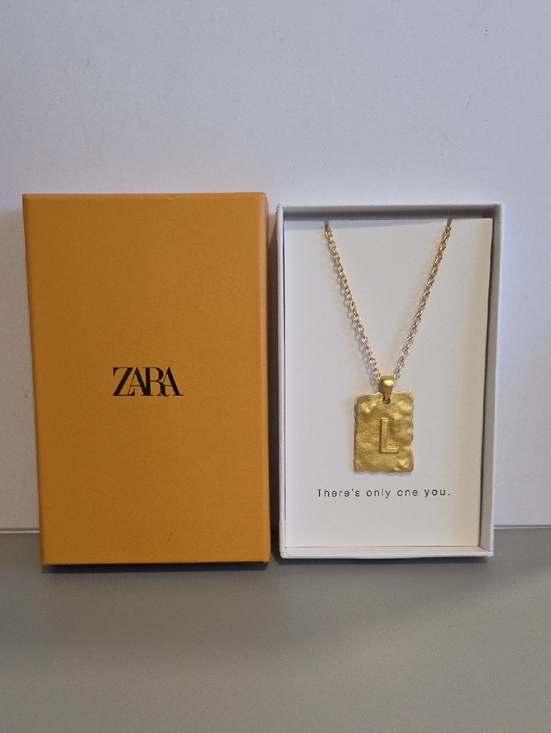 Zara Jewelry - ZARA Gold Letter 'L' Textured Pendant Necklace